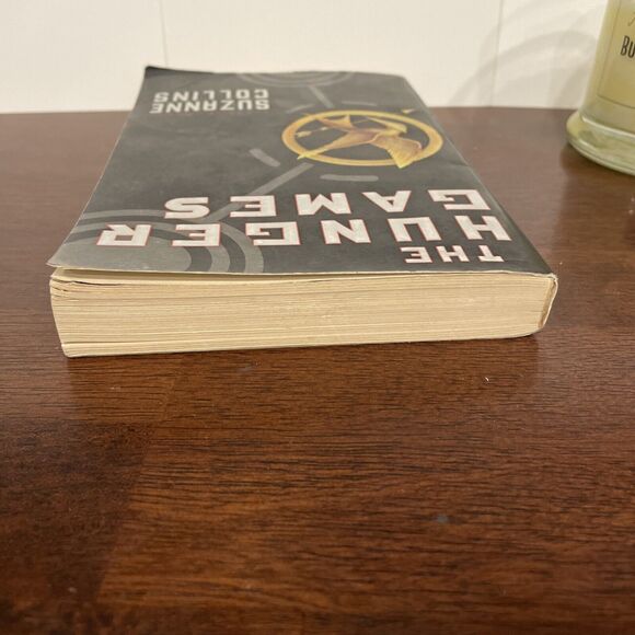 Hunger Games Ser.: The Hunger Games by Suzanne Collins (2010, Trade Paperback) - Picture 4 of 10